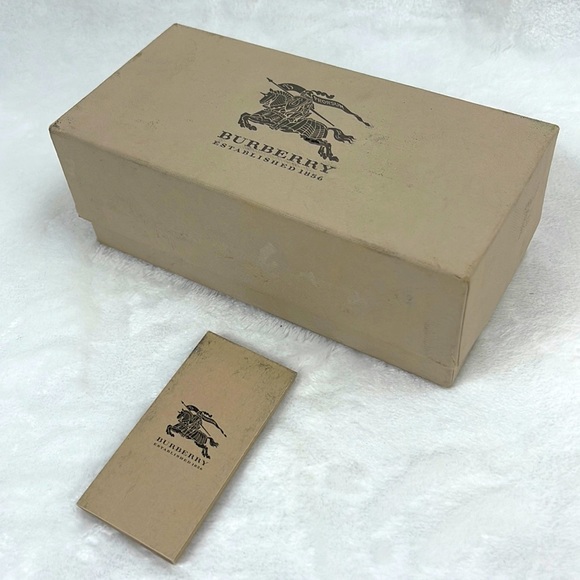 Burberry glassware box with booklet - Picture 1 of 3